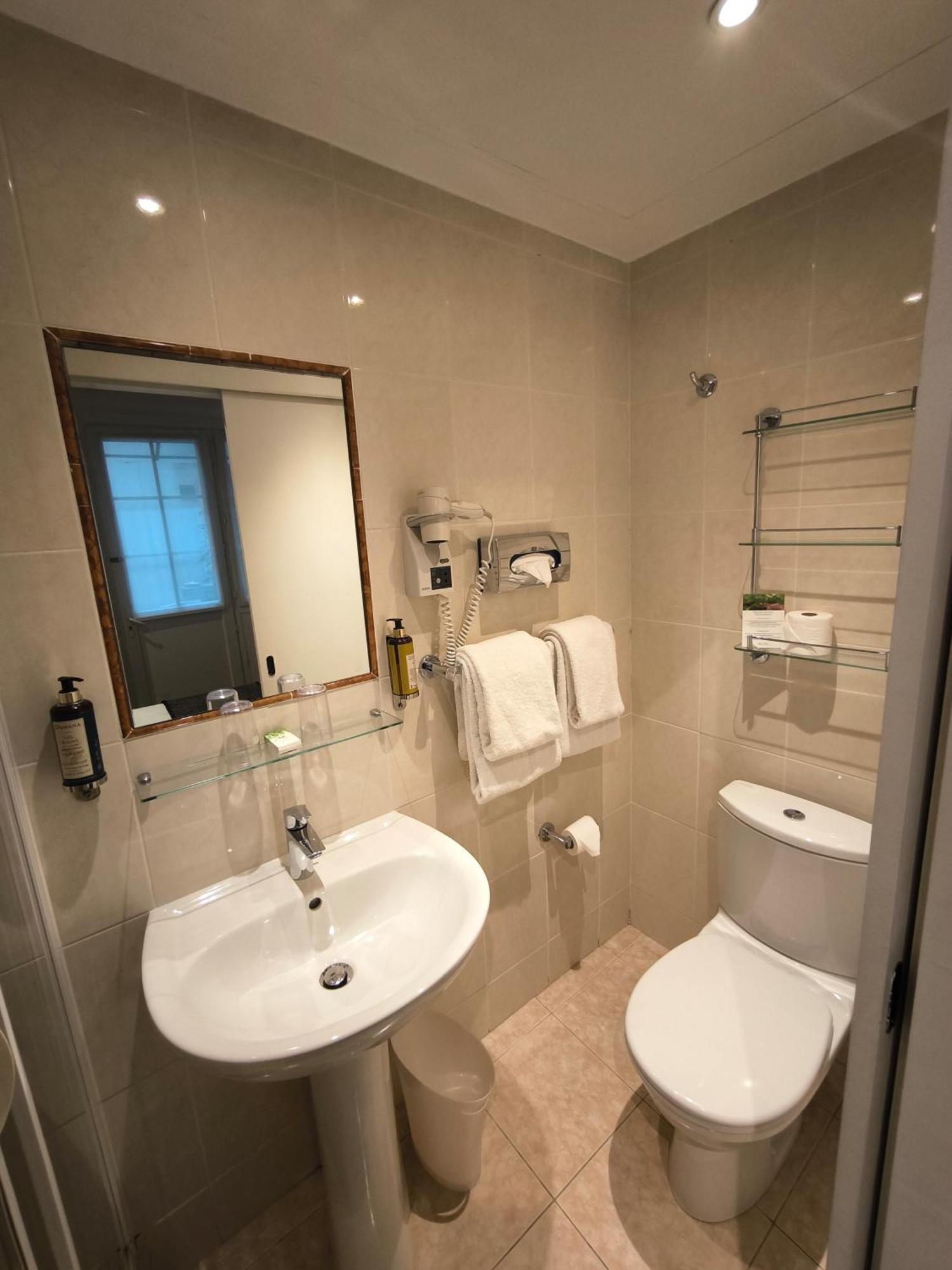 Acacias Etoile Hotel 3*