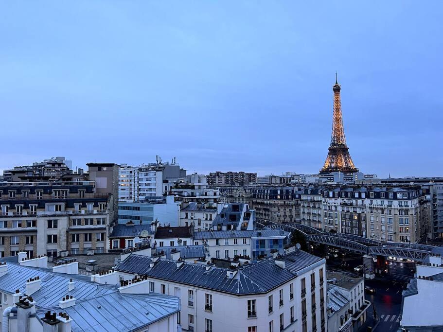 Tour Eiffel - Vue Imprenable Au-dessus Des Toits, Balcon * Parigi