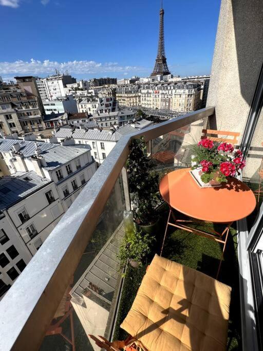 Tour Eiffel - Vue Imprenable Au-dessus Des Toits, Balcon Parigi