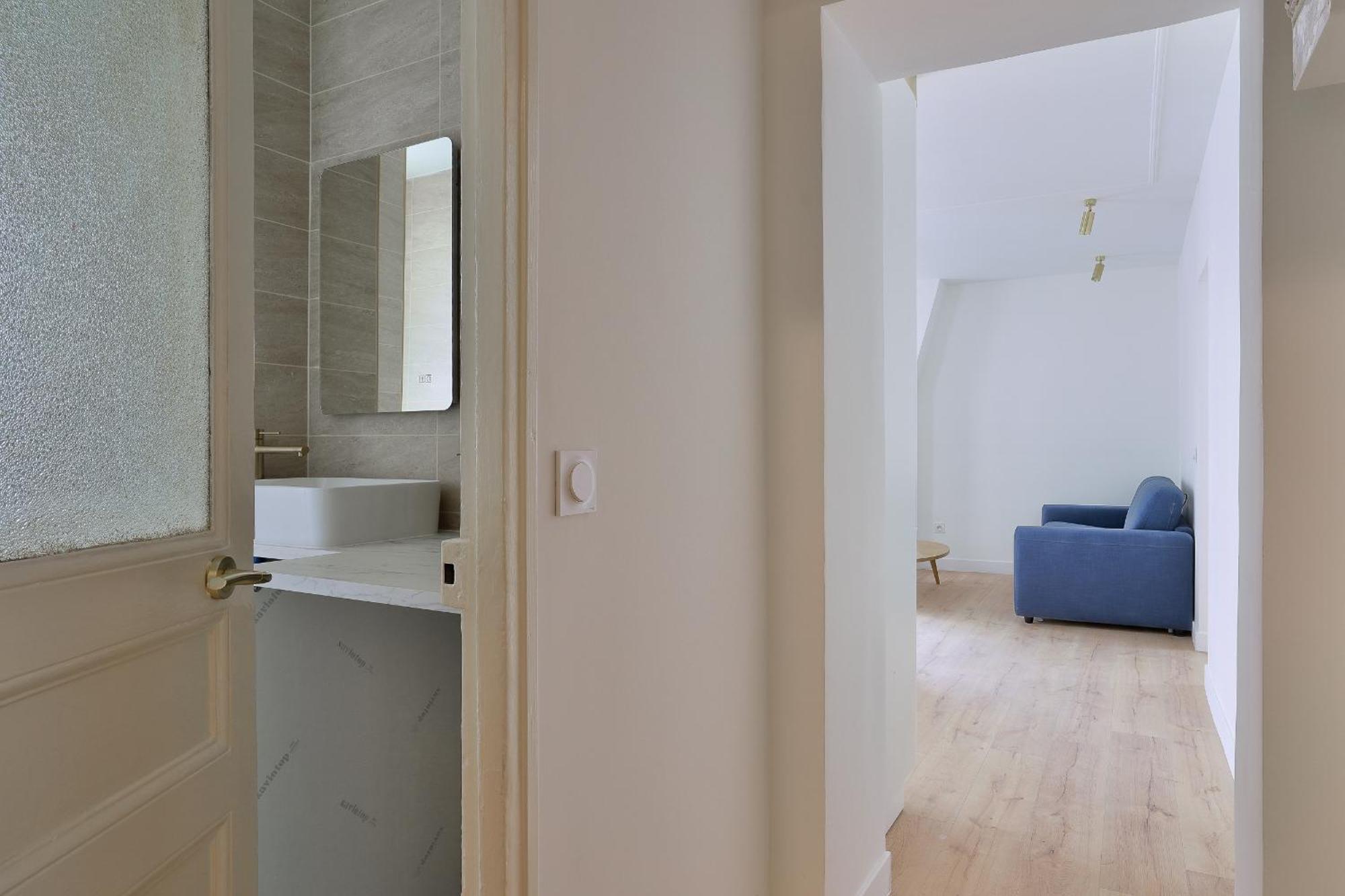 A Montmartre-sacre Coeur Apartment *