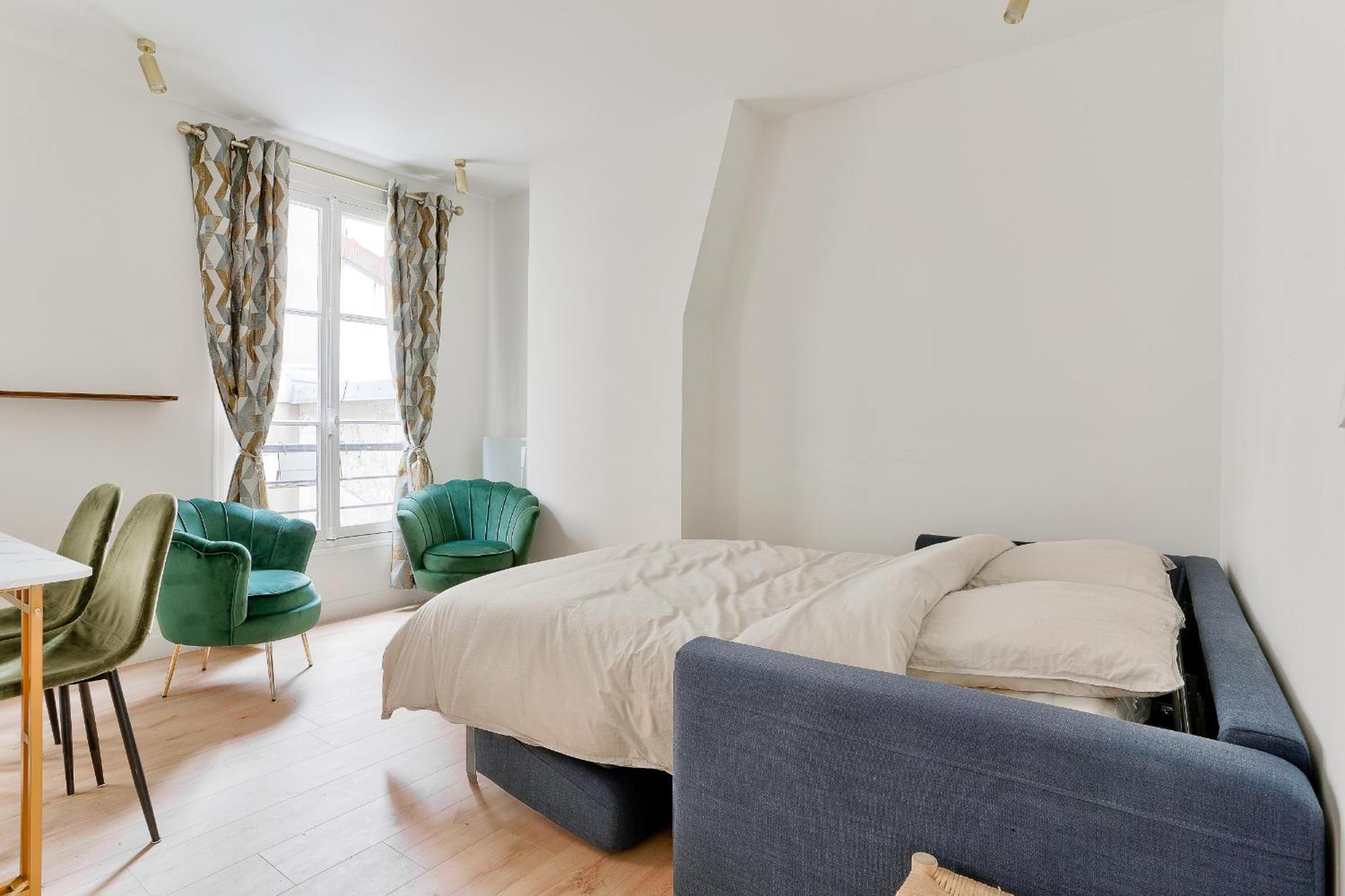 A Montmartre-sacre Coeur Apartment *