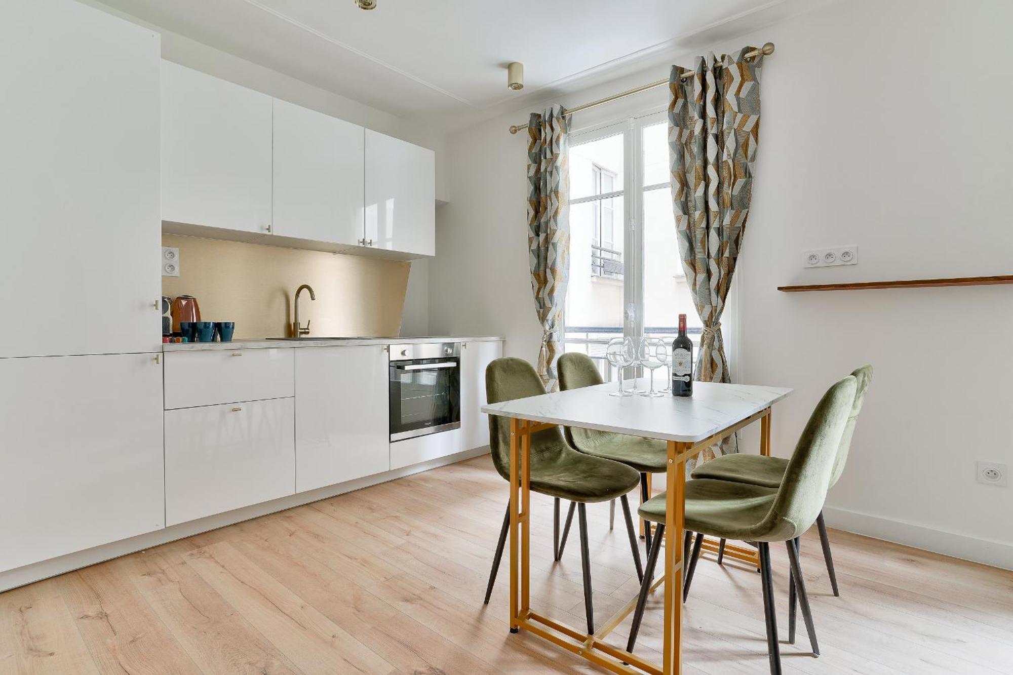 A Montmartre-sacre Coeur Apartment *