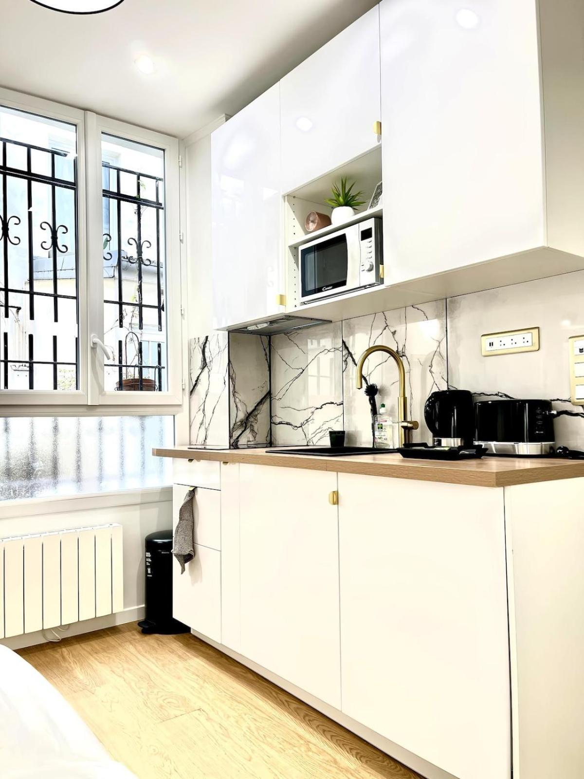 Apartment - 11th *