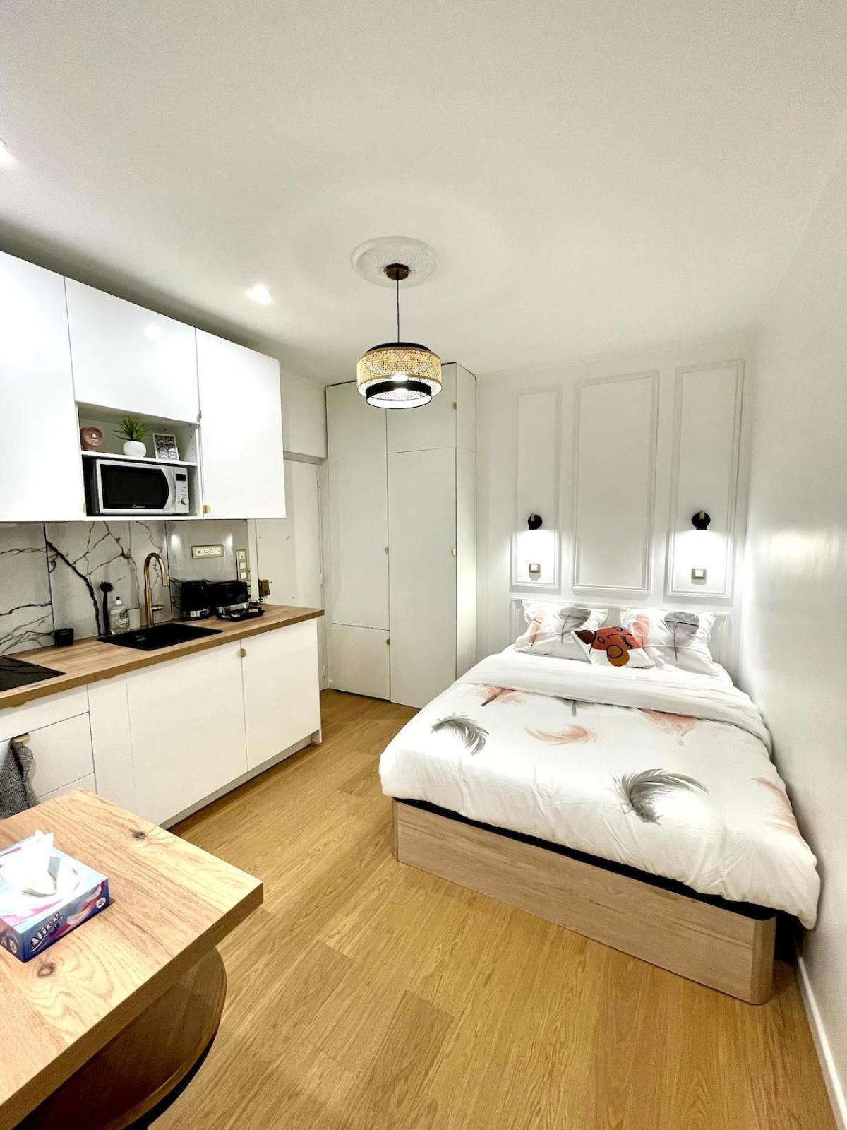 Apartment - 11th *