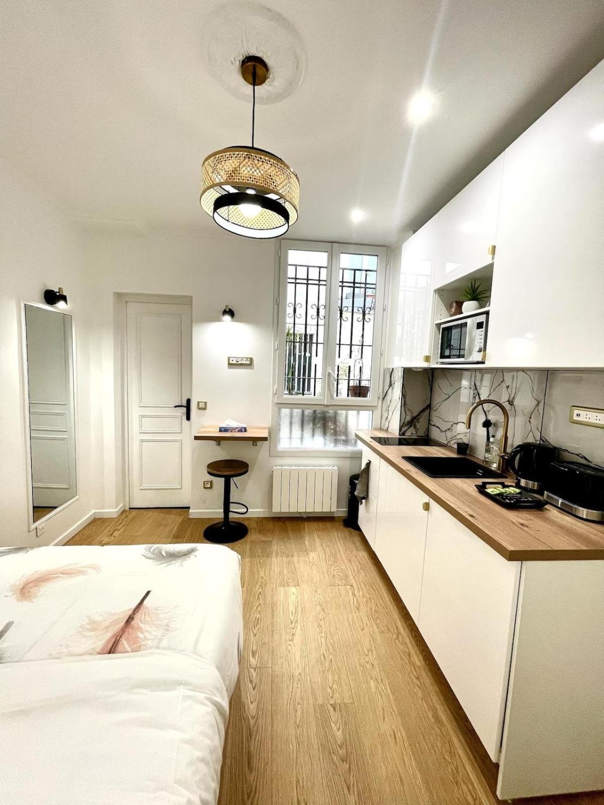 Apartment - 11th *