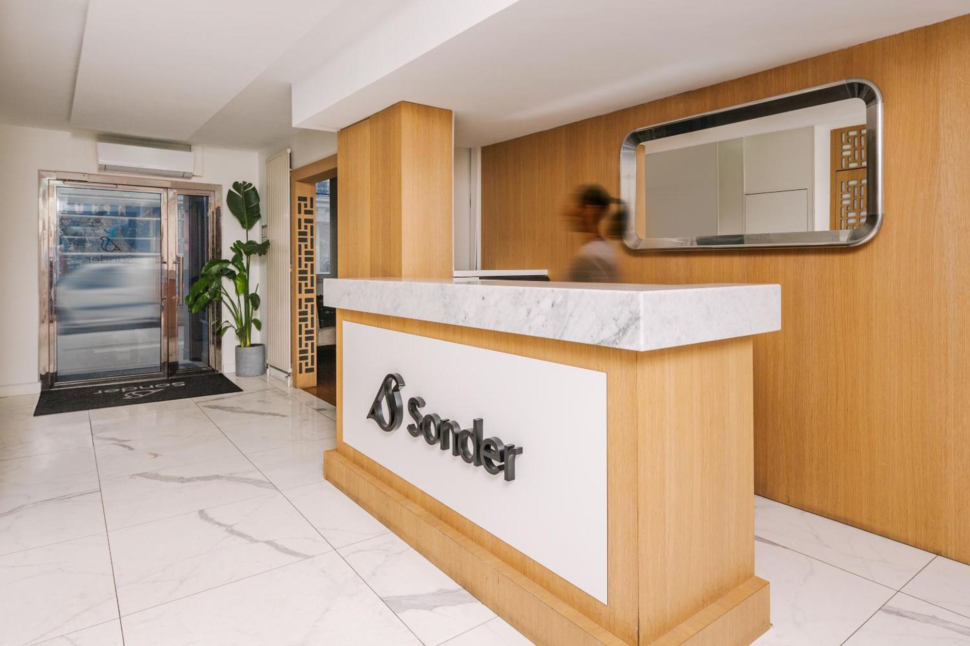 Sonder Le Frochot 3* Parigi