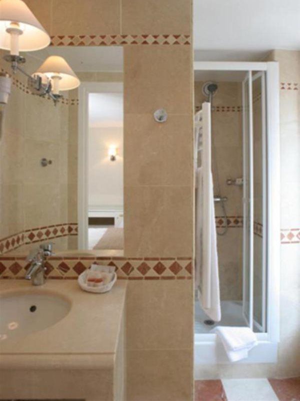 Acacias Etoile Hotel