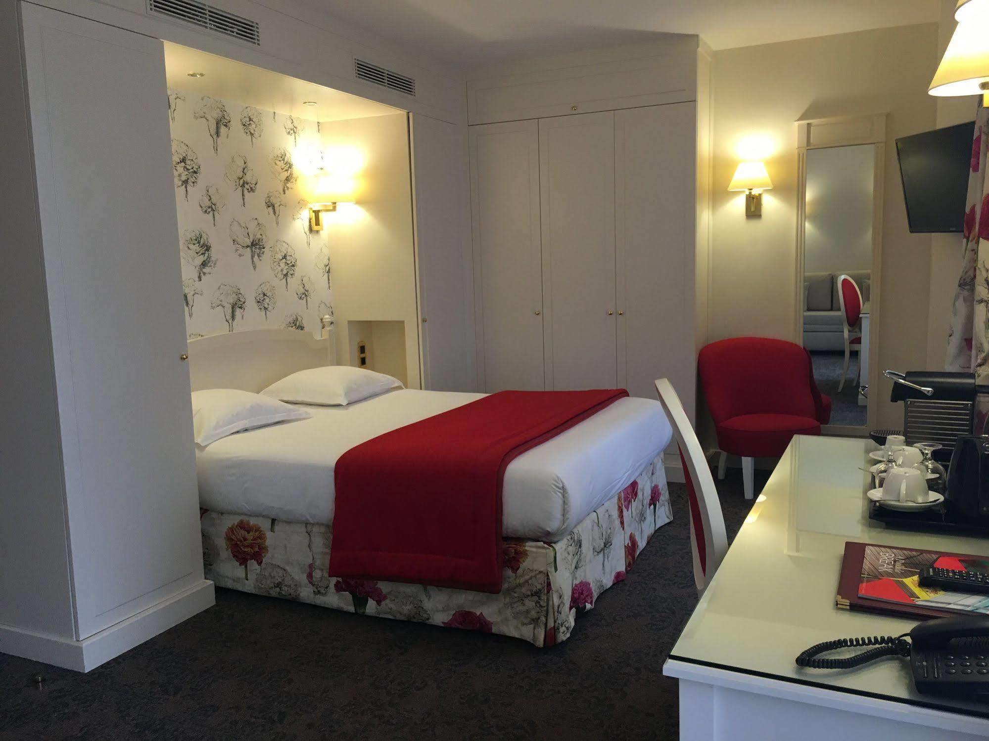 Hotel Queen Mary Opera 4*
