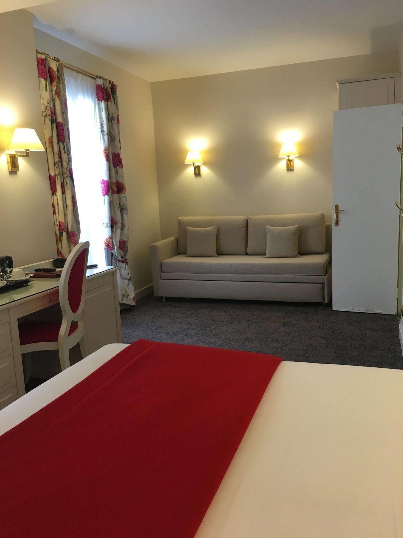 Hotel Queen Mary Opera 4*