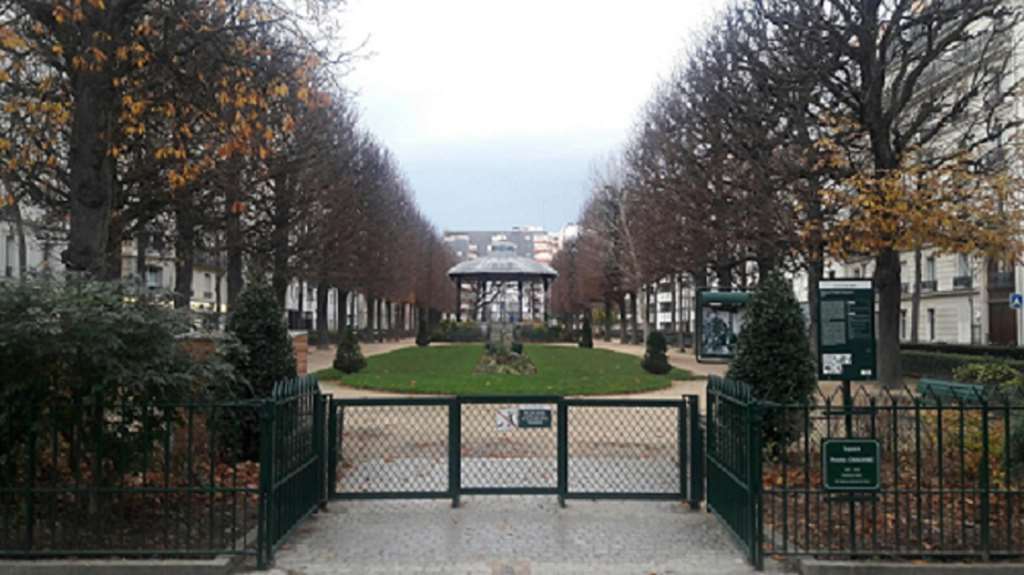 Eiffel Mademoiselle