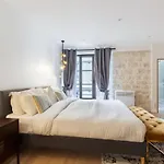 Stunning 2 Bedroom Apartment