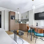 Unique Luxury Parisian flat 2BR/6P -Champs Elysées