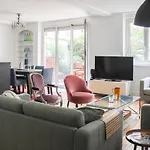 Spacious Cocoon 2 Steps From The Eiffel Tower