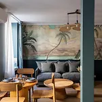 The Blue Nature Suite Downtown Montmartre