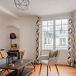 Eiffel Tower Saint Residence