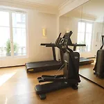Hotel Vernet Champs Elysees Paris