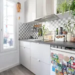 Beautiful And Bright Studio Near Belleville