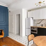 Charming Parisian Flat Near Eiffel Tower