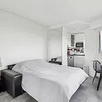 Apartment Home In Paris With View, 15Min Direct To Center