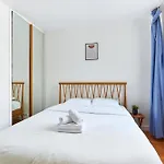 Latin Quarter - 1Br With Balcony - Cityapartmentstay