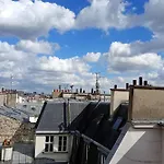 Charming 2 Rooms In Front Of The Square Montholon