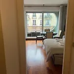 Suite Avec Balcon Vue Tour Eiffel