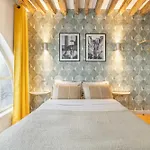 Superb Historical Studio Next To Louvre And Opera