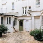 Modern 1 Bedroom Apartment Near Eiffel Tower