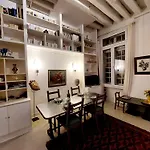 Spacious Apartment In Paris