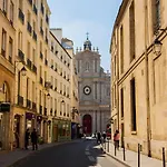 Charming & Unique Home In Le Marais