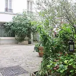 Charming Apartment In The Heart Of The 18Th