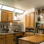 Private Room In A Parisian Homestay! - Close To It All!