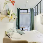 Design Apartment For 4 People Between Louvre & Opera