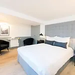 Livinparis - Luxury 4 Bedrooms Le Louvre I