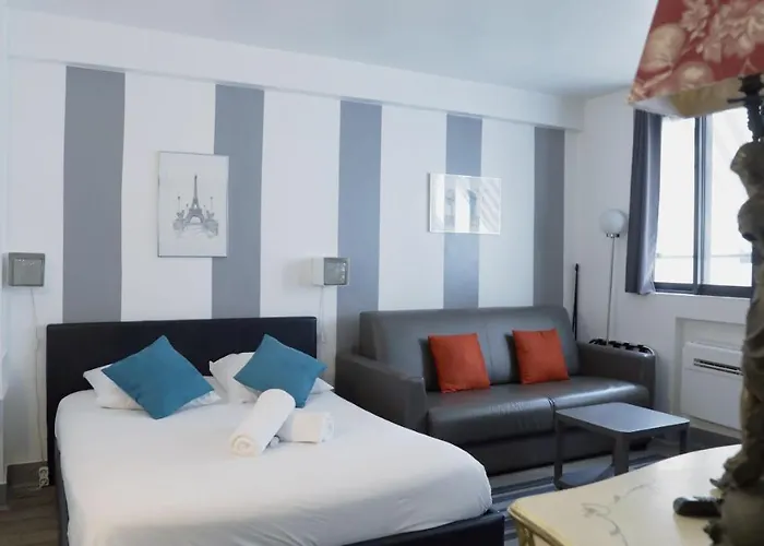 City Apartment Near Arc De Triomphe-Champs Elysees
