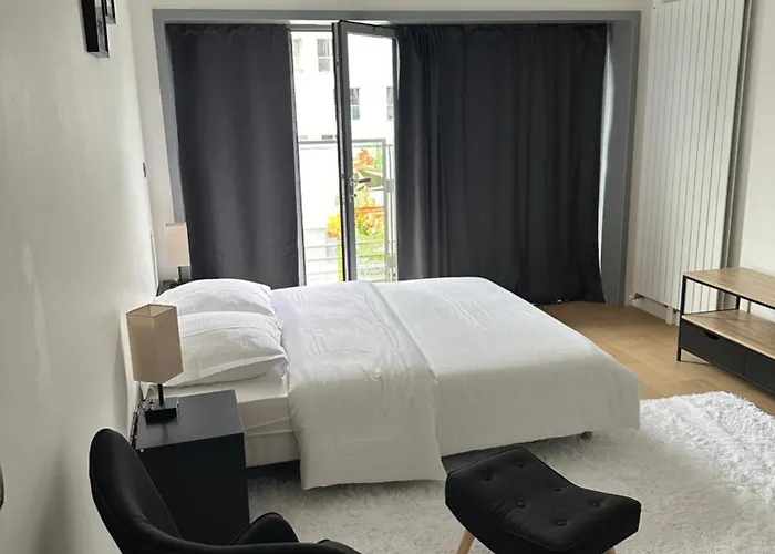 New Upscale 1 Bedroom Apartment