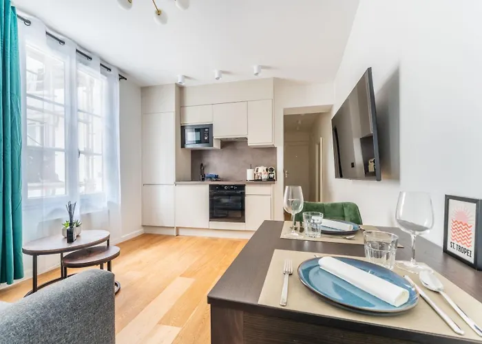 Luxurious Apartment In Center Of Paris