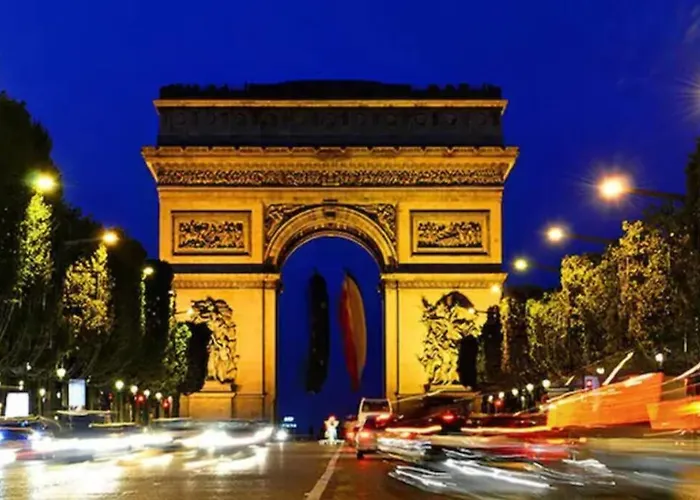 Champs-Elysees - Arc De Triomphe - 4 People