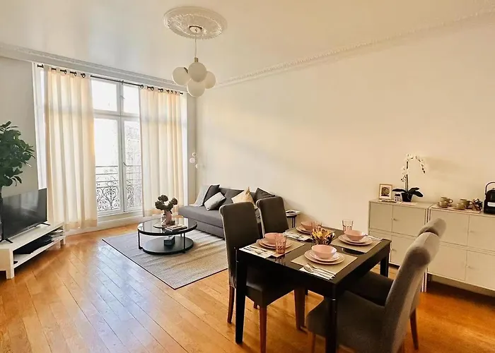 2 Bedrooms In Marais