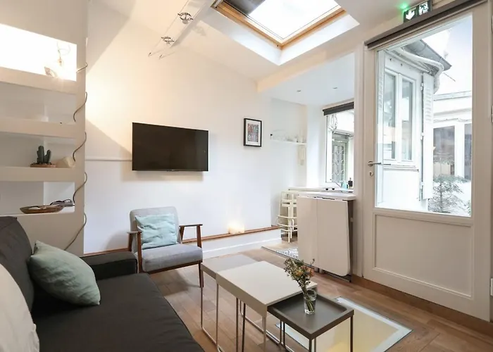 Modern 1 Bedroom Apartment Near Eiffel Tower