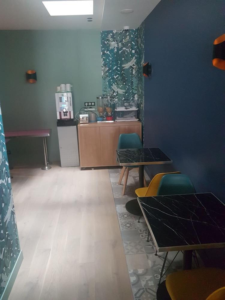 Hotel Panam Gambetta- Place Gambetta-mairie Du 20 Emme Paris