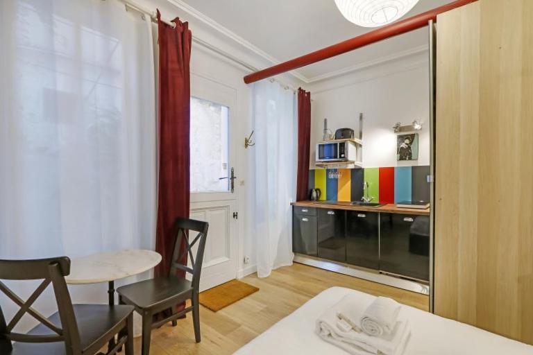 A Sweet In Montparnasse - Boulevard Du Montparnasse