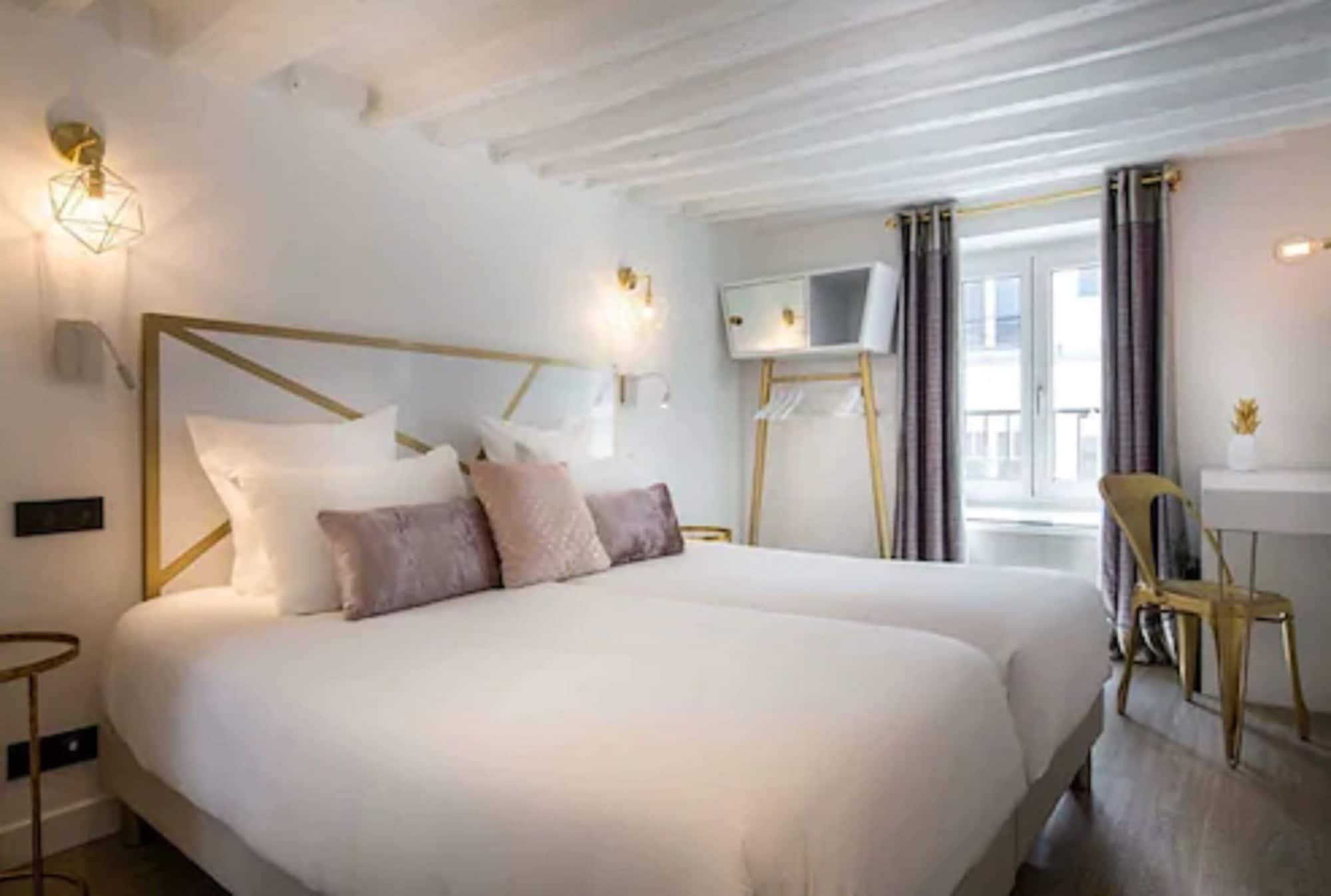 Royal Opera Hotel 3*