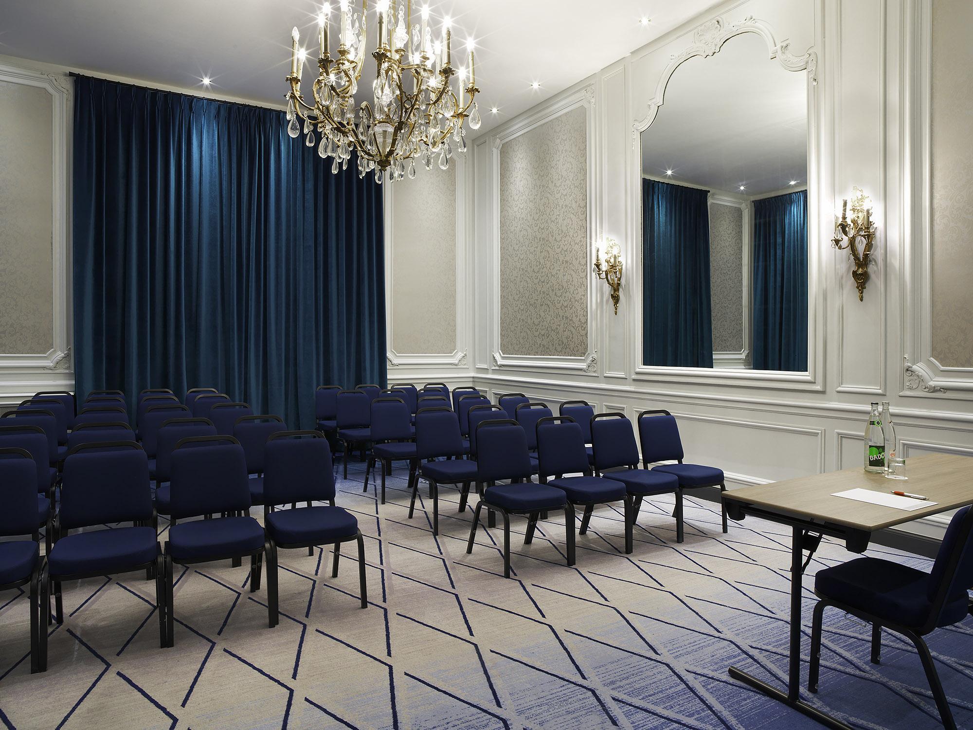 Hotel Marriott Opera Ambassador 4*
