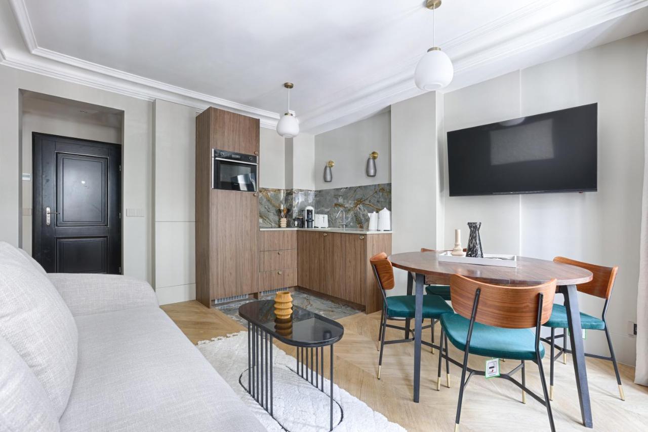 Appartamento Unique Luxury Parisian Flat 2br/6p -champs Elysées Parigi