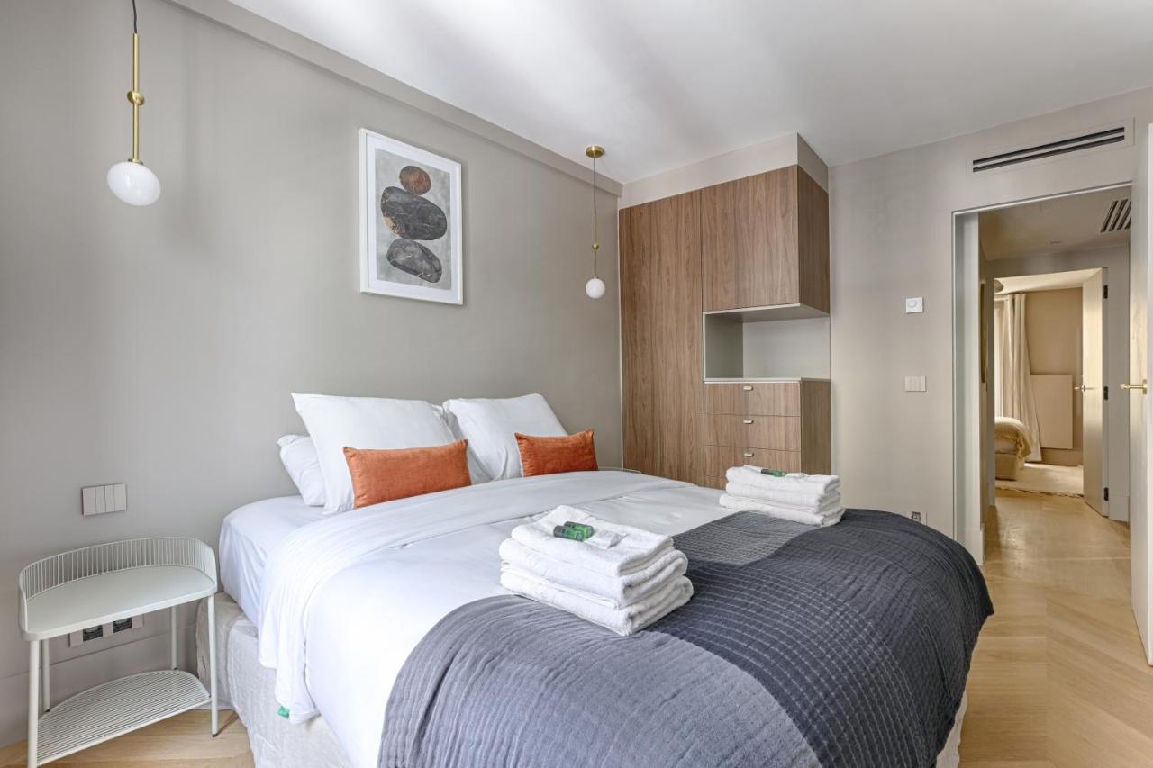 Unique Luxury Parisian Flat 2br/6p -champs Elysées * Parigi