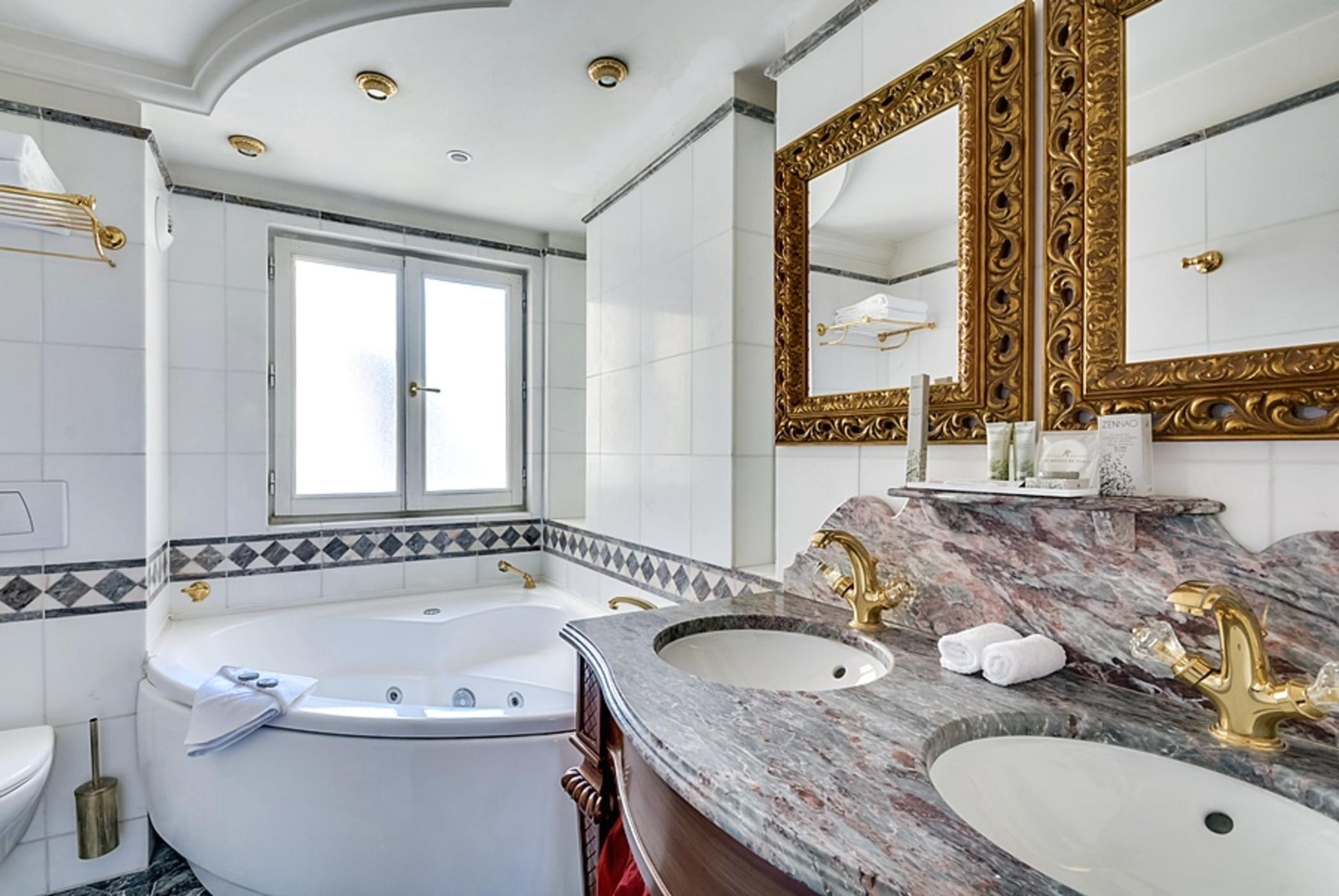 La Royale Hotel