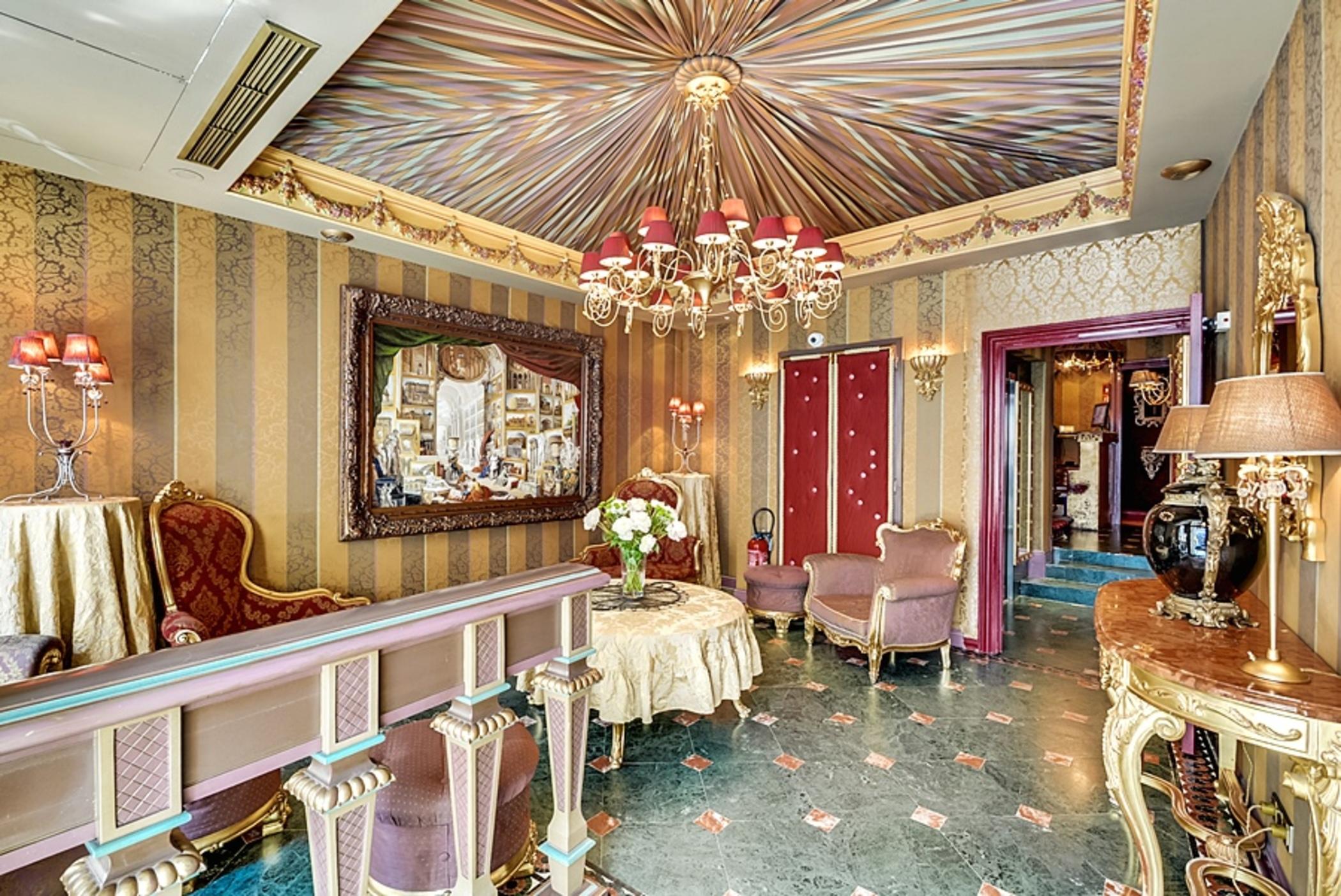 La Royale Hotel