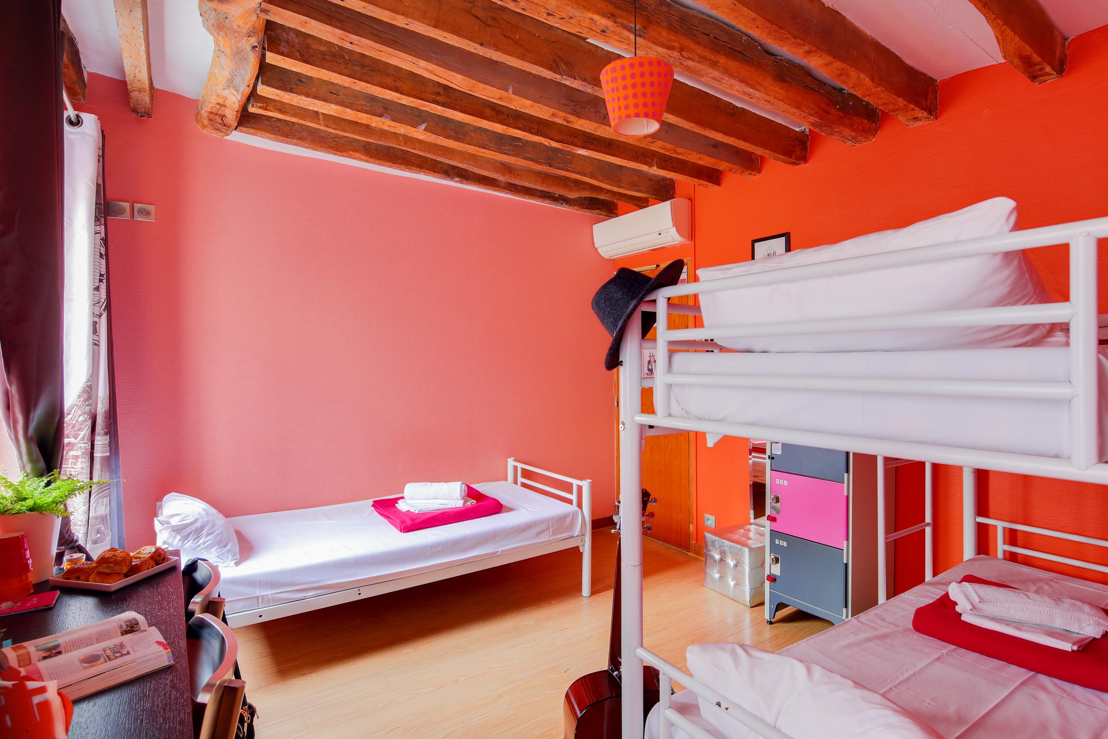 Hostel Le Village Montmartre By Hiphophostels Paris