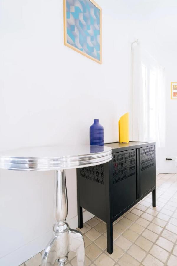 Unique And Bright Studio In Appartamento